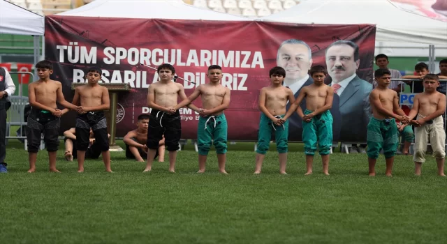 Sivas’ta 2. Uluslararası Muhsin Yazıcıoğlu Karakucak Güreş Festivali düzenlendi