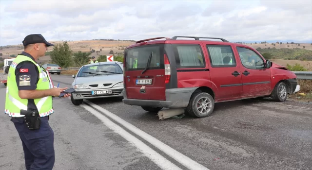 Samsun’da hafif ticari araçla otomobilin çarpıştığı kazada 4 kişi yaralandı