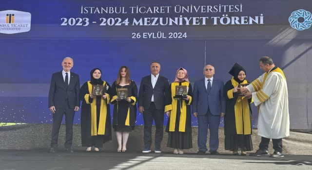 İstanbul Ticaret Üniversitesi’nde 1393 öğrenci mezuniyet coşkusu yaşadı