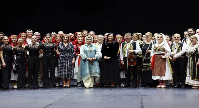 Emine Erdoğan’dan Tiran’da Ulusal Opera ve Bale Tiyatrosu ile Tugaylar Sarayı’na ziyaret