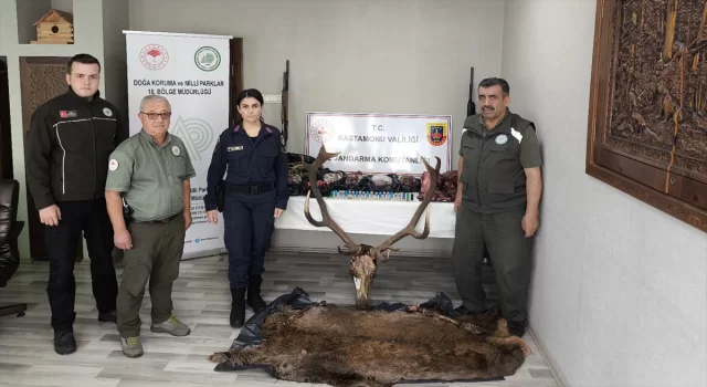 Kastamonu’da yakalanan avcıların evinde geyik eti ve bu etten yapılan sucuk ele geçirildi