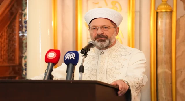 Diyanet İşleri Başkanı Erbaş, hafızlara icazet belgelerini verdi: