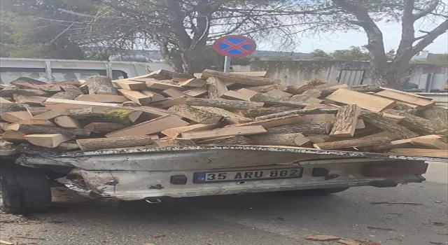 Bodrum’da otomobilin park halindeki kamyonete çarptığı kazada 3 kişi yaralandı