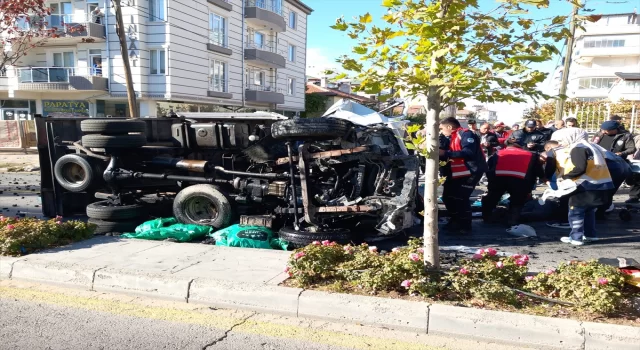 Kayseri’de freni patlayan kamyonun otomobile çarpması sonucu 1 kişi öldü, 6 kişi yaralandı