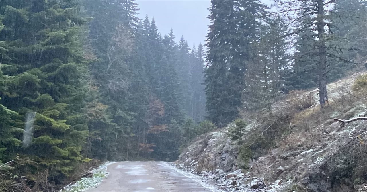 Karabük’ün yüksek kesimlerine kar yağdı