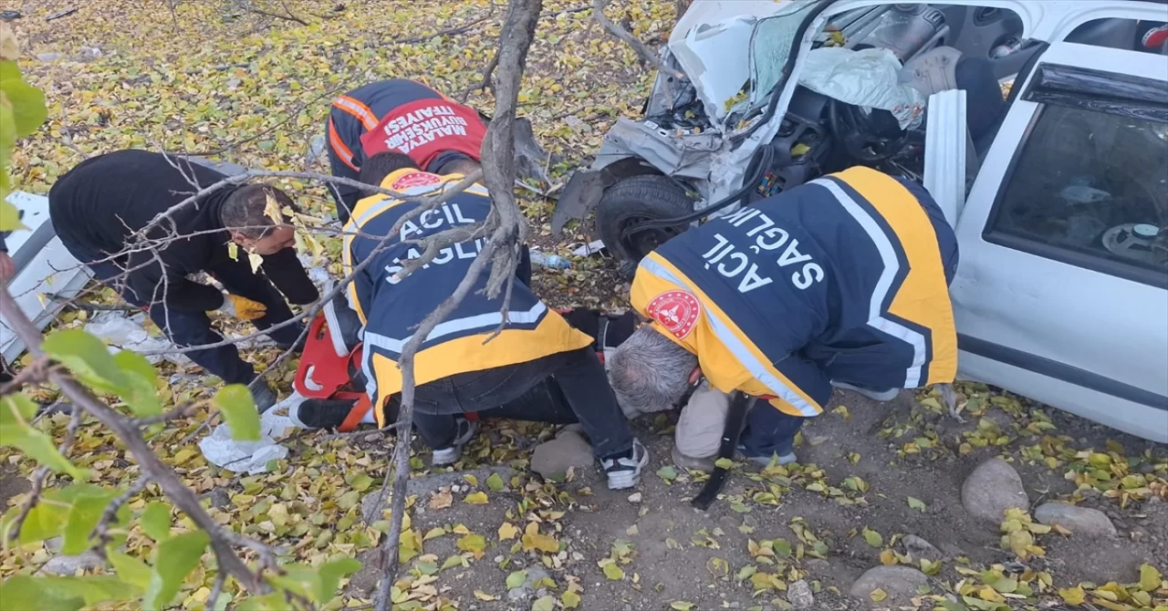 Malatya’da otomobilin devrilmesi sonucu 4 kişi yaralandı