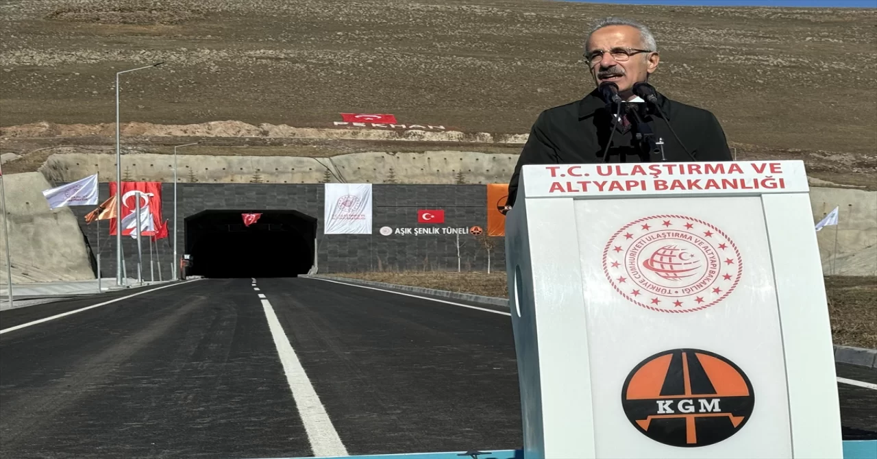 Bakan Uraloğlu, Aşık Şenlik Tüneli ve Bağlantı Yolu Açılış Töreni’nde konuştu: