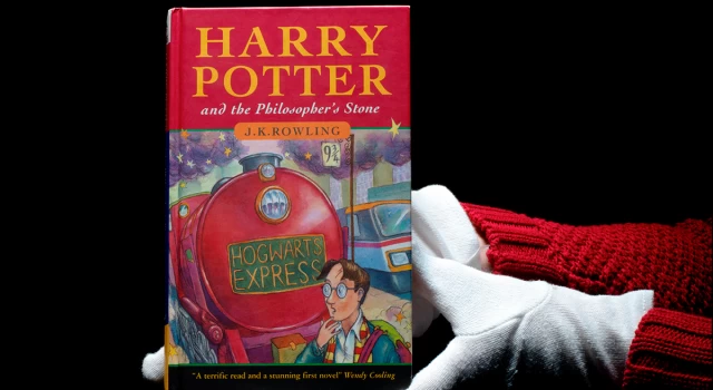 Efsane kitap serisi Harry Potter'ın ilk baskısı şaşırtıcı bir fiyata satıldı