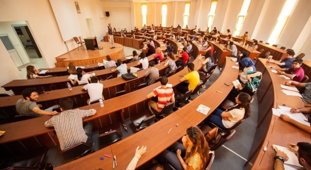 YKS'de açık öğretim yüzde yüz doldu: Tıp, hukuk, mimarlık, mühendislik bölümleri boş kaldı