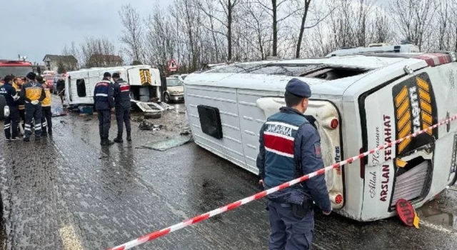 Bartın'da işçi servisleri çarpıştı: Ölü ve çok sayıda yaralı var