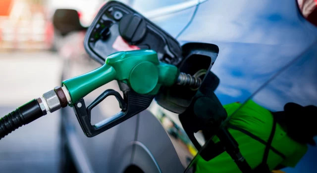 Benzine 1 lira 55 kuruş indirim bekleniyor