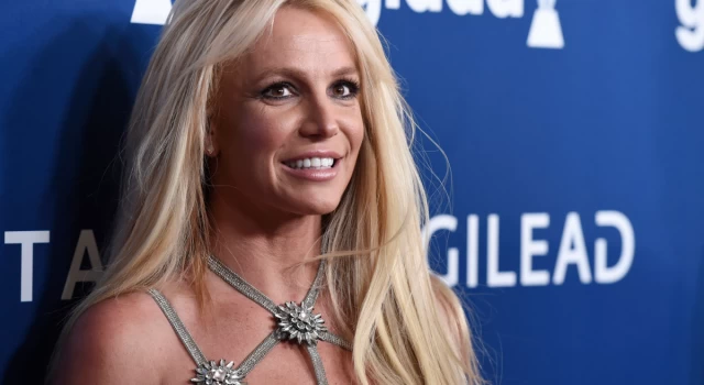 Britney Spears sinir krizi geçirdi: Otelden battaniyeye sarılı halde çıkarıldı