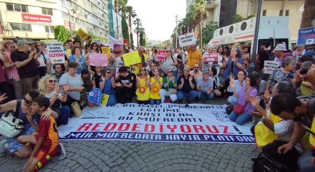 İzmir Müfredata Hayır Platformu: “Laiklik ve bilim karşıtı yeni müfredatı reddediyoruz”