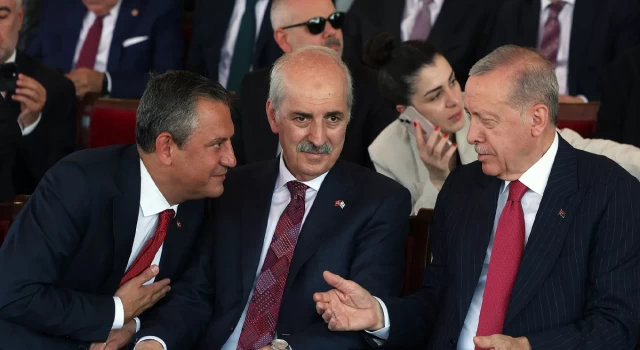 Özgür Özel'den Kılıçdaroğlu'na 'Erdoğan' eleştirisi: 'El sıkışmıyor, göz göze gelmiyor'