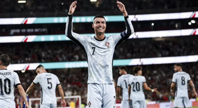 Cristiano Ronaldo futbol tarihine geçti: 900 gol barajını aşan ilk futbolcu oldu