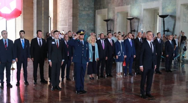 İbrahim Hacıosmanoğlu ve TFF heyetinden Anıtkabir'e ziyaret