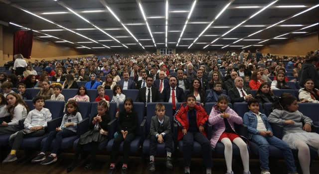 Atatürk’ün çocukluğunu anlatan ”Mustafa” filminin galasında protokol çocuklara aitti