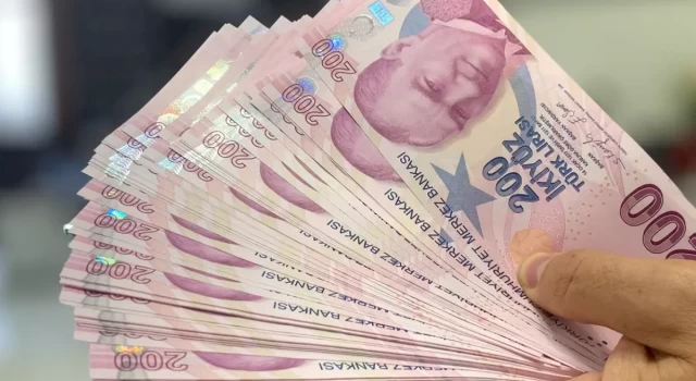 Her iki banknottan biri 200 TL