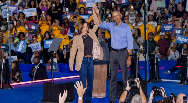 Kamala Harris ve Obama, Georgia mitinginde ilk kez aynı sahneyi paylaştılar