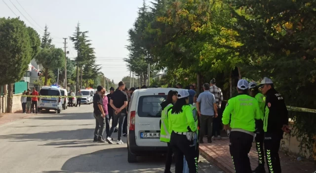 Konya'da eve gelen polis memurunu sırtından bıçakladı