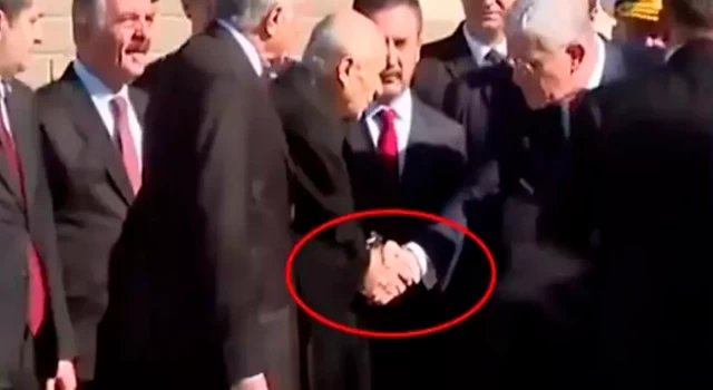 Müsavat Dervişoğlu, geçtiğimiz hafta Devlet Bahçeli'ye urgan fırlatmıştı: Bugün Anıtkabir’de tokalaştı