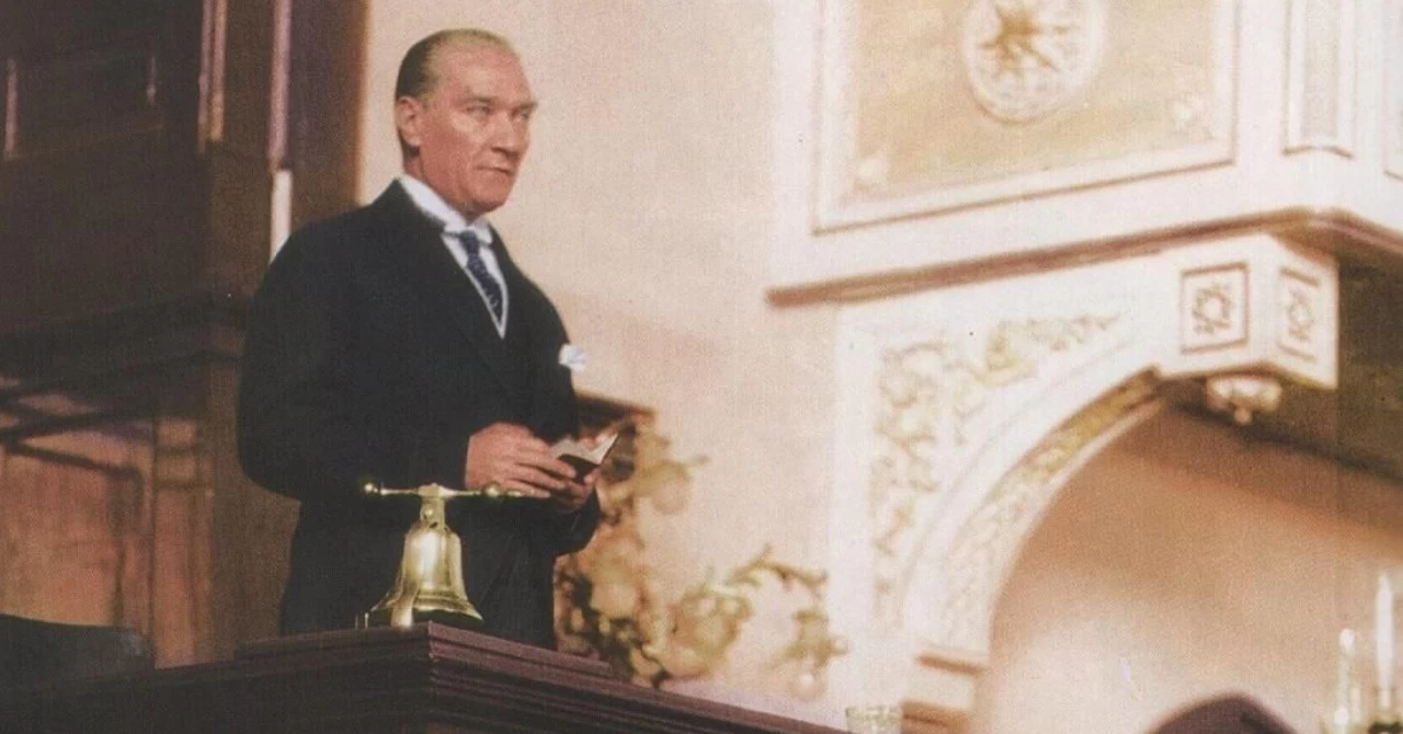 Atatürk’ün Nutuk okuduğu görüntüler hologram ile İstanbul Sabiha Gökçen Havalimanı’na yansıtıldı