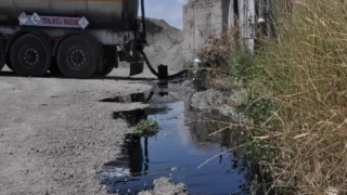 Asfalt yapımında kullanılan sıcak zift, işçilerin üzerine sıçradı: 3 ağır yaralı