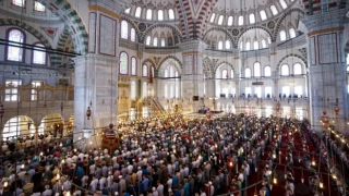 Diyanet, iş mesai saatleri ve okul ders programlarına cuma namazı düzenlemesi istiyor