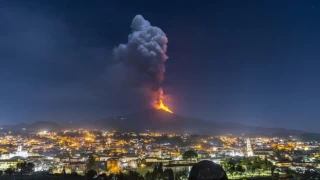 Etna Yanardağı yeniden faaliyete geçti