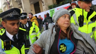 Greta Thunberg, Londra’daki protestosunda kamu düzenini ihlal ettiği gerekçesiyle hakim karşısındaydı