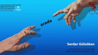 Ayaklarınızı denizin serin sularında hissettiğiniz bir ayna, diğerleriyle ‘ARADA’ SERGİSİ