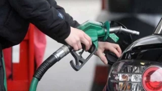 Motorinin ardından benzine de indirim geldi