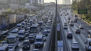 Bayram tatilinin ardından ilk iş gününde trafik yoğunluğu oluştu