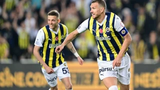 Fenerbahçe, Adana Demirspor'u 4 golle geçerek zirve takibini sürdürdü