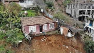 Gaziosmanpaşa'da toprak kayması: İstanbul Valiliği'nden açıklama geldi