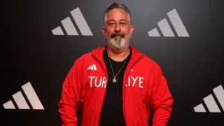 Adidas'ın Olimpiyat sporcularımız için hazırladığı koleksiyonu Cem Yılmaz tanıttı