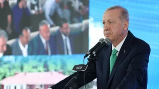 Erdoğan elini öpmeyen çocuğa tokat attı