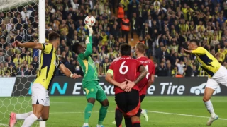 Fenerbahçe, Manchester United ile 1-1 berabere kaldı ve puanını 5'e yükseltti