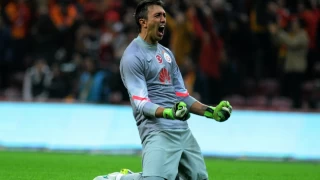 Okan Buruk'tan Muslera açıklaması: Galatasaray'da bir dönem sona eriyor