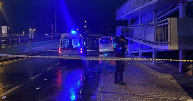 Kazaya müdahale ederken İETT'nin altında kalan polis memuru şehit oldu