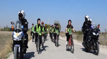 Konya’da liseliler doğa ve kültüre pedal çevirdi