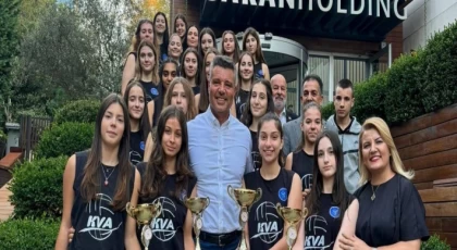 Sadettin Saran ve Başkan Hürriyet Kocaeli Voleybol Akademi’nin maçını izleyecek