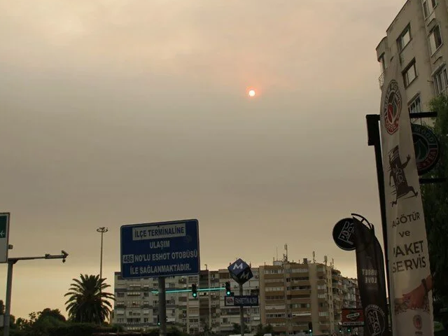 İzmir'de bulanık gökyüzü korkuttu