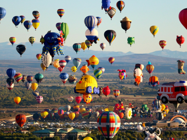 Sıcak hava balonu eve çarptı