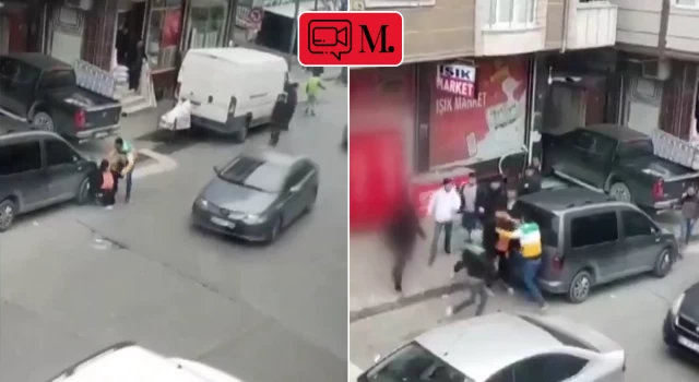 Esenyurt'ta kadına şiddet uygulayan şahısa çevredekiler uçan tekme atarak müdahale etti